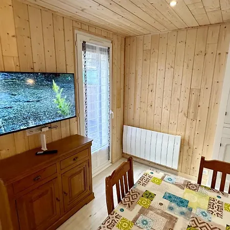 Les Myrtilles Dore 6pers Holiday home *